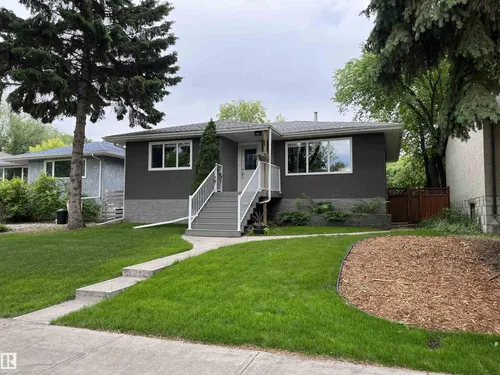 9815 68 AV NW, Edmonton - $589,000