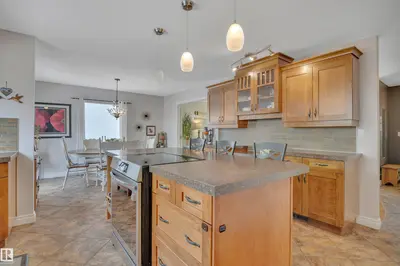 Interior photo 1 of 14 MEADOWOOD CR