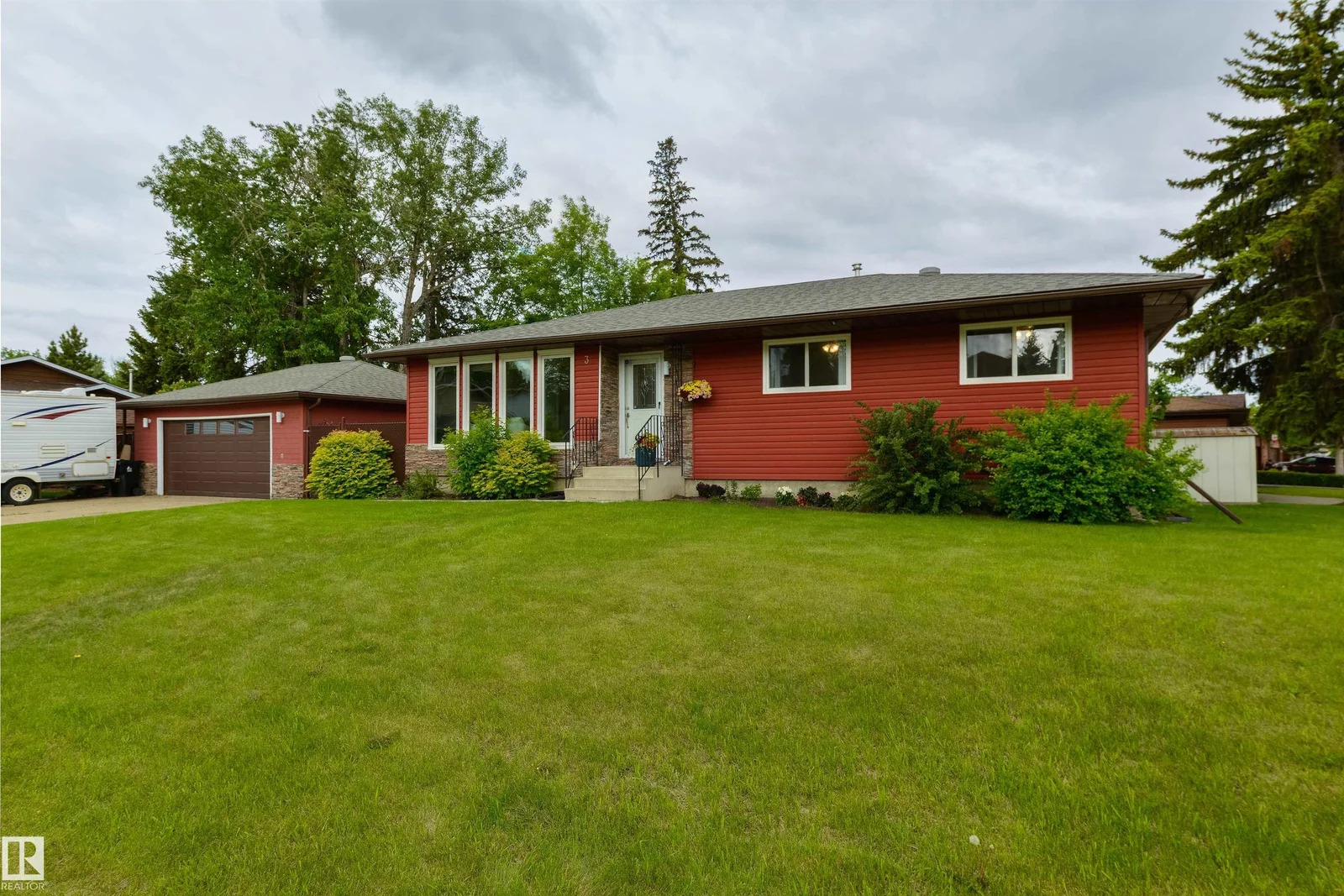 3 MORRIS ST, Spruce Grove - 6 bedroom Detached Single Family for sale