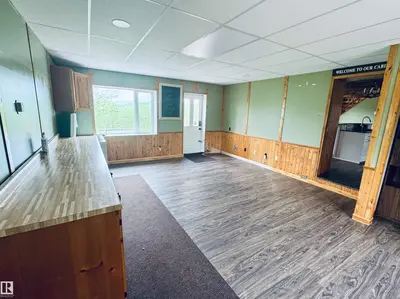 Interior photo 1 of 