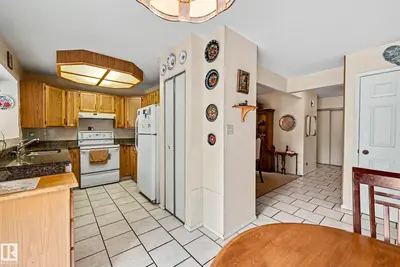 Interior photo 2 of 4 WINDERMERE CR