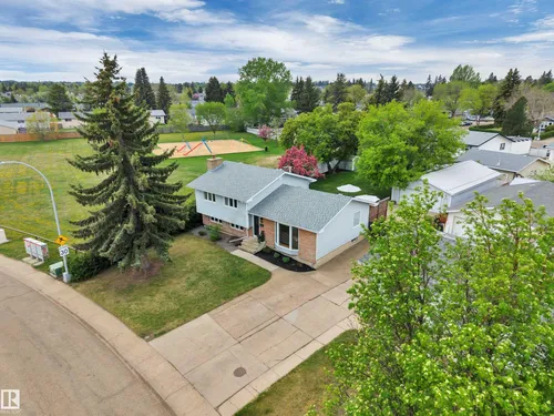 14 MEADOWOOD CR, Sherwood Park - $530,000