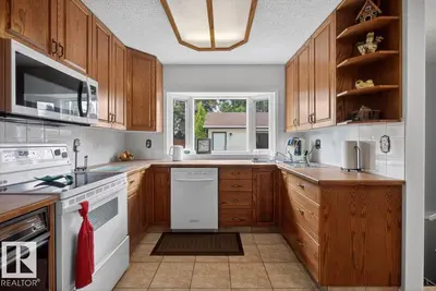 Interior photo 4 of 96 CIRCLEWOOD DR