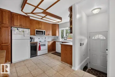Interior photo 2 of 96 CIRCLEWOOD DR