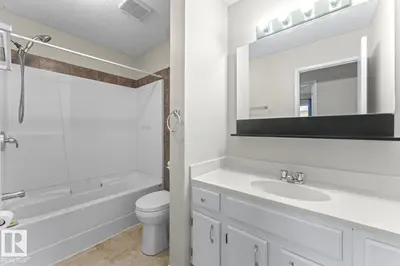 Interior photo 4 of 210 22 ST