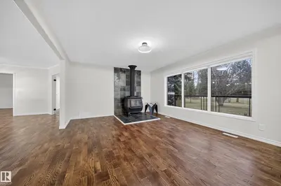 Interior photo 2 of 51528 RGE ROAD 262