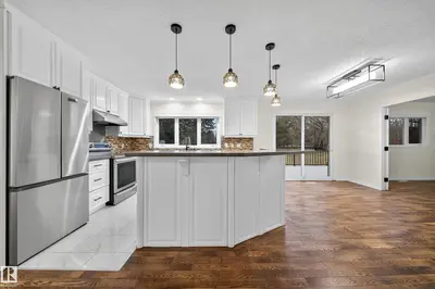 Interior photo 4 of 51528 RGE ROAD 262