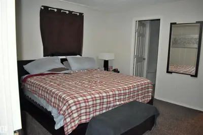 Interior photo 3 of 52 Evergreen PA NW