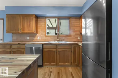 Interior photo 4 of 