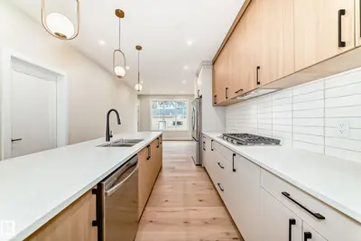 Interior photo 4 of 