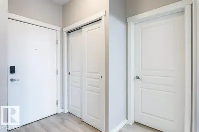 Interior photo 1 of 