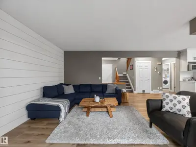 Interior photo 2 of 611 MEADOWVIEW CR