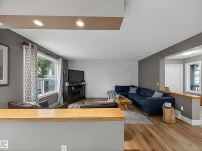 Interior photo 3 of 611 MEADOWVIEW CR