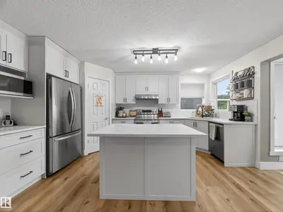 Interior photo 1 of 611 MEADOWVIEW CR