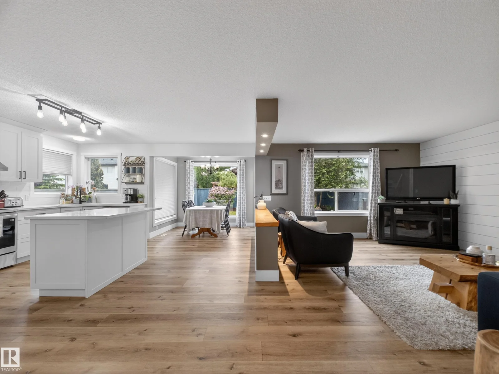 611 MEADOWVIEW CR, Sherwood Park - 4 bedroom Detached Single Family for sale