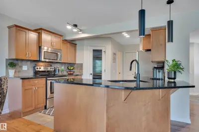 Interior photo 4 of 52 SELKIRK PL