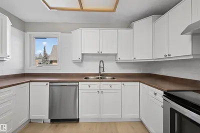 Interior photo 3 of 11 GREENFIELD ES