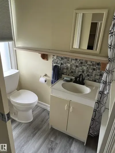 Interior photo 3 of 5104 55 AV