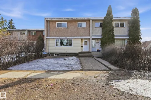 9031 133 Avenue NW, Edmonton - $274,900