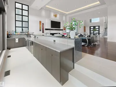 Interior photo 4 of 622 HOWATT DR SW
