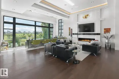 Interior photo 2 of 622 HOWATT DR SW