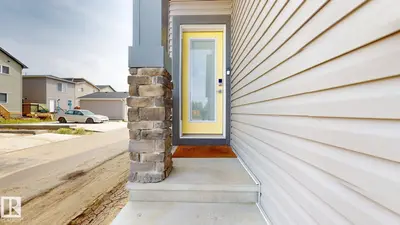 Interior photo 1 of 607 31 AV NW
