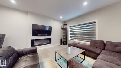 Interior photo 3 of 607 31 AV NW