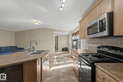 Interior photo 4 of 6 The Parkway NW