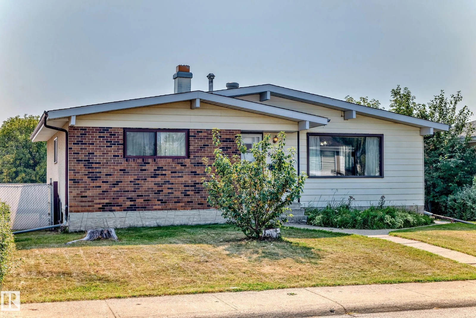 8311 150 AV NW, Edmonton - 5 bedroom Detached Single Family for sale