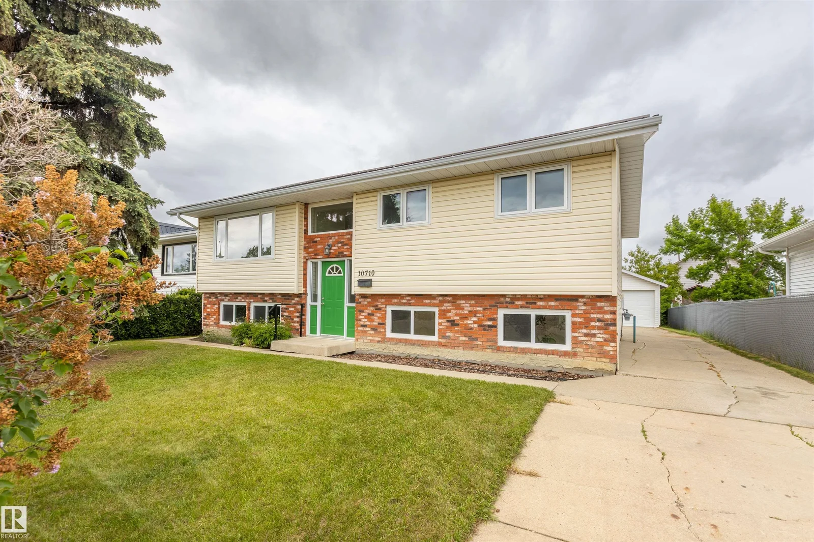 10710 97 AV, Morinville - 5 bedroom Detached Single Family for sale