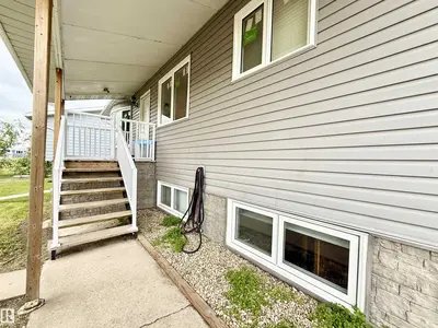 Interior photo 1 of 5032 45 ST