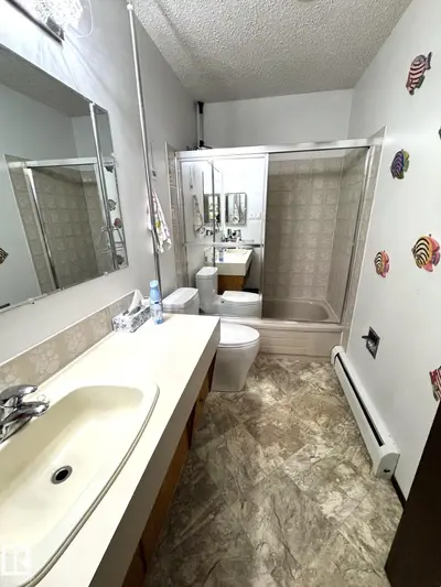 Interior photo 3 of 4722 48 AV