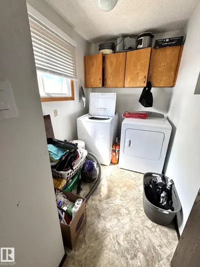 Interior photo 4 of 4722 48 AV