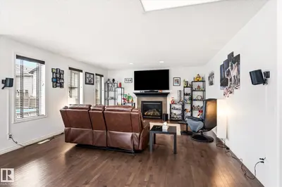 Interior photo 4 of 10405 98 ST