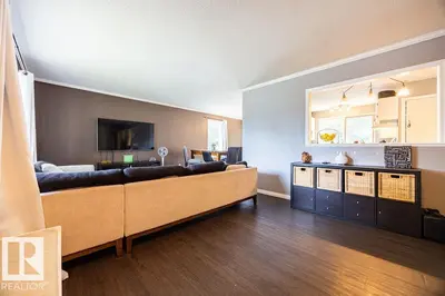 Interior photo 3 of 1033 Strathcona DR