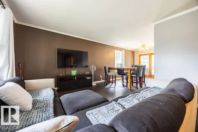 Interior photo 4 of 1033 Strathcona DR