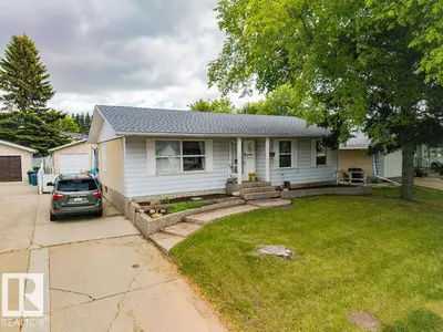 Interior photo 1 of 1033 Strathcona DR