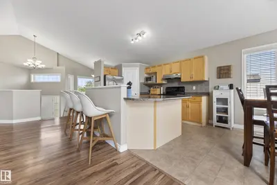Interior photo 2 of 452 FOXTAIL CO