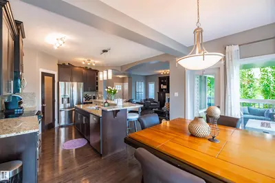 Interior photo 2 of 504 CRANDELL CT