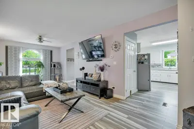 Interior photo 3 of 4405 51St