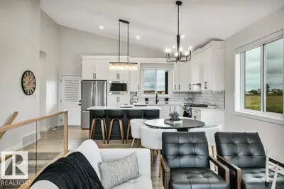 Interior photo 4 of 