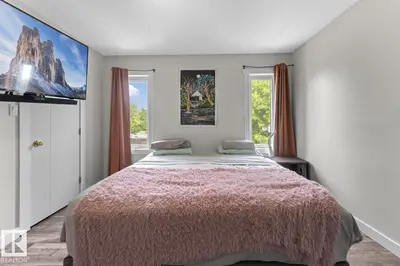Interior photo 4 of 3802 51 AV