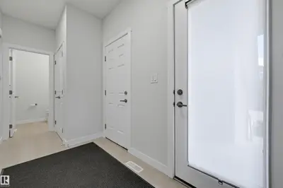 Interior photo 1 of 918 DANIELS LO SW