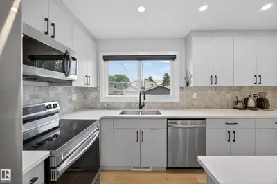 Interior photo 1 of 9915 154 ST NW