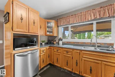 Interior photo 4 of 11219 134A AV NW