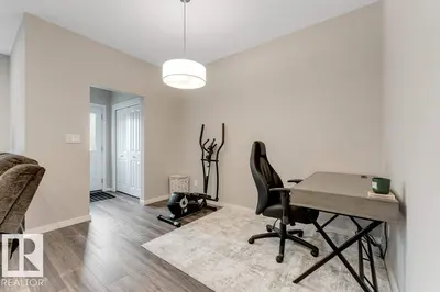 Interior photo 3 of 213 CHARLESWORTH DR SW