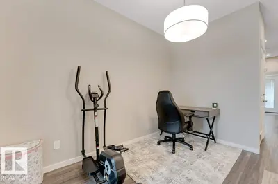 Interior photo 4 of 213 CHARLESWORTH DR SW