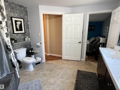 Interior photo 4 of 220 Evergreen Mobile PA NE