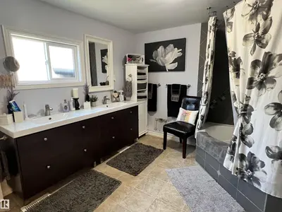 Interior photo 3 of 220 Evergreen Mobile PA NE