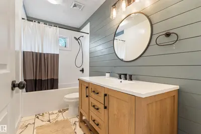 Interior photo 4 of 5121 52 ST